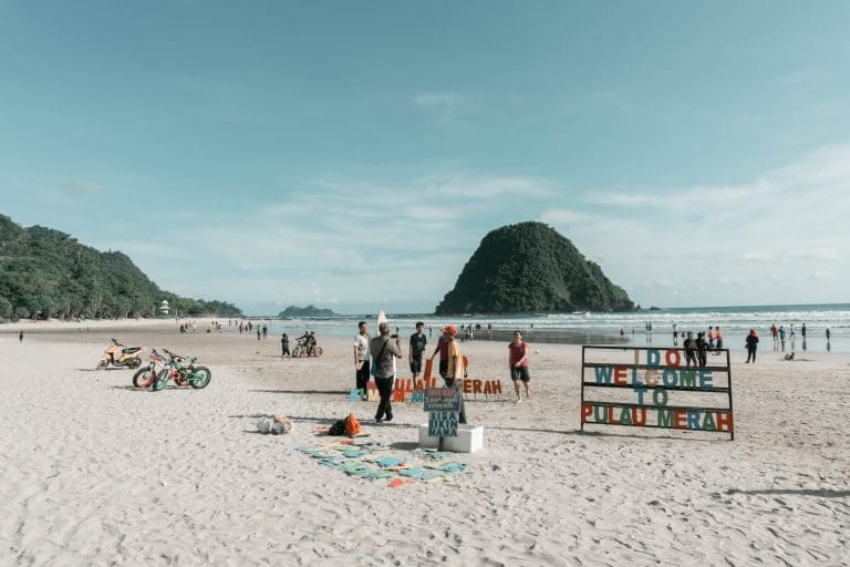 pulau merah