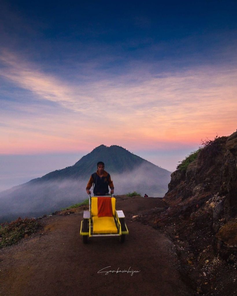 sunrise ijen crater