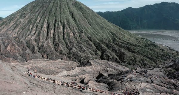 Bromo Midnight Tour From Surabaya | Privat Tour is one of the Bromo tour packages to enjoy Bromo Sunrise. This tour package is a simple vacation, only need one day and one-night duration or only 12 hours,