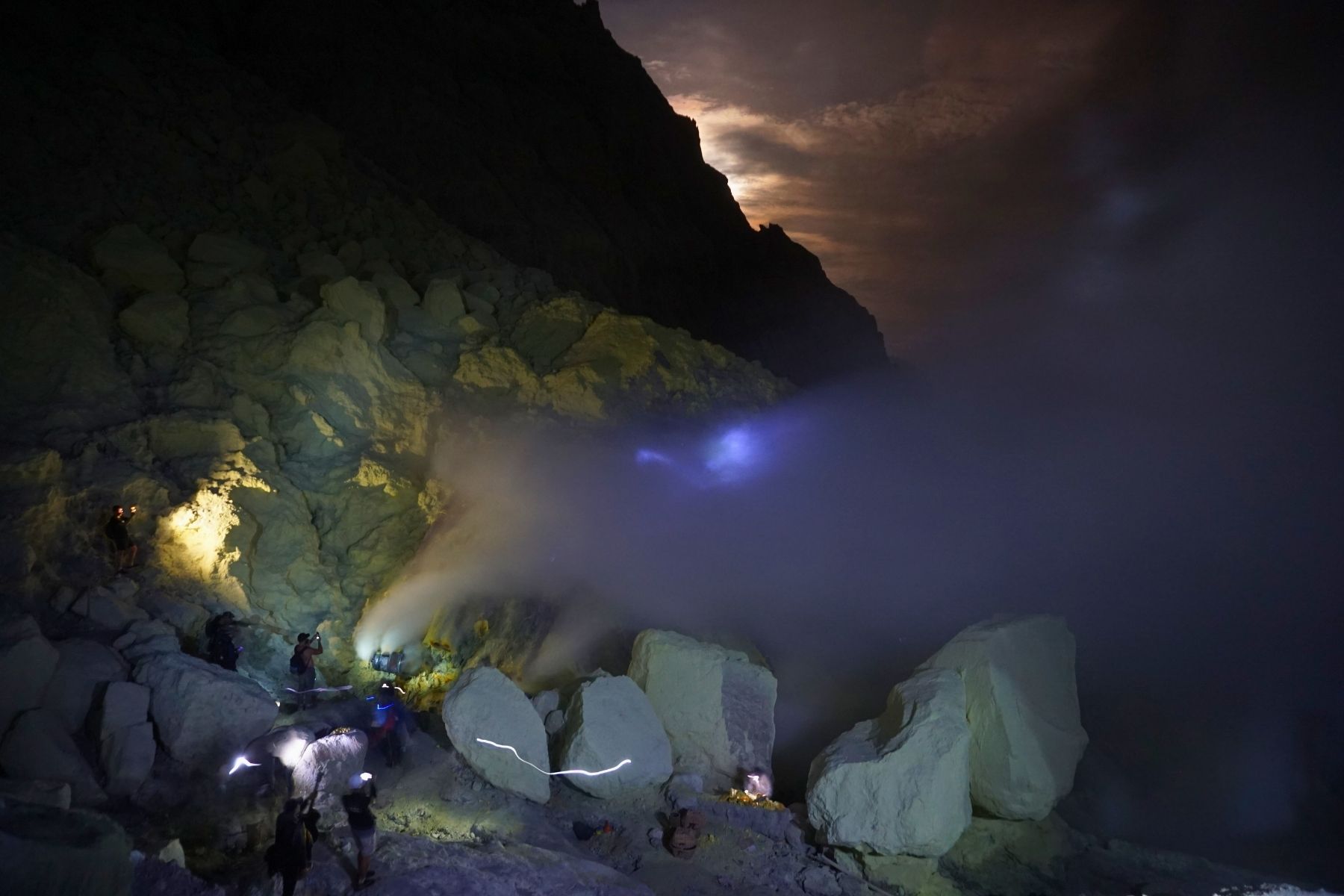 blue fire phenomenon at ijen volcano indonesia
