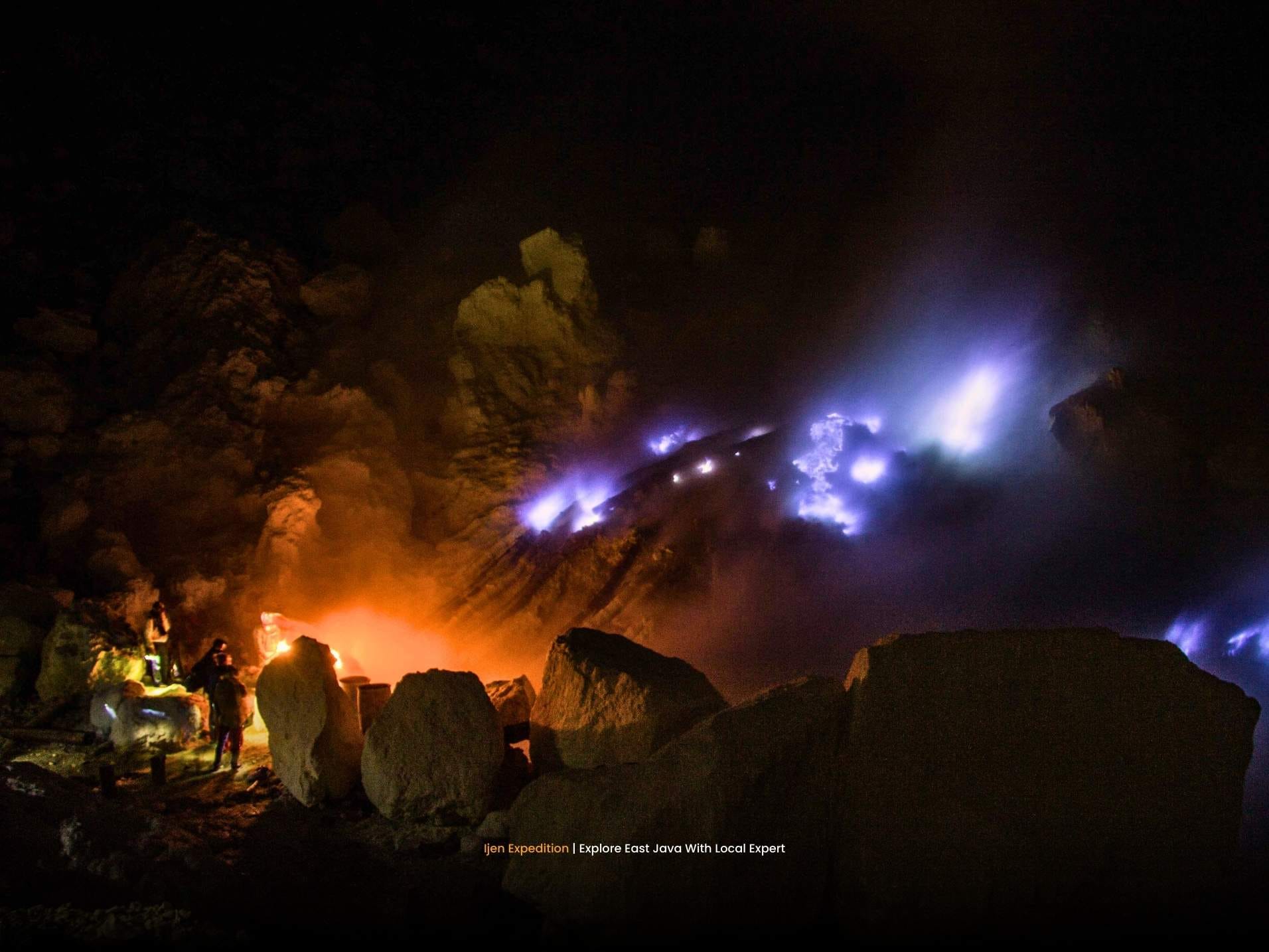 Blue fire phenomenon at Ijen Crater during volcanic gas activity