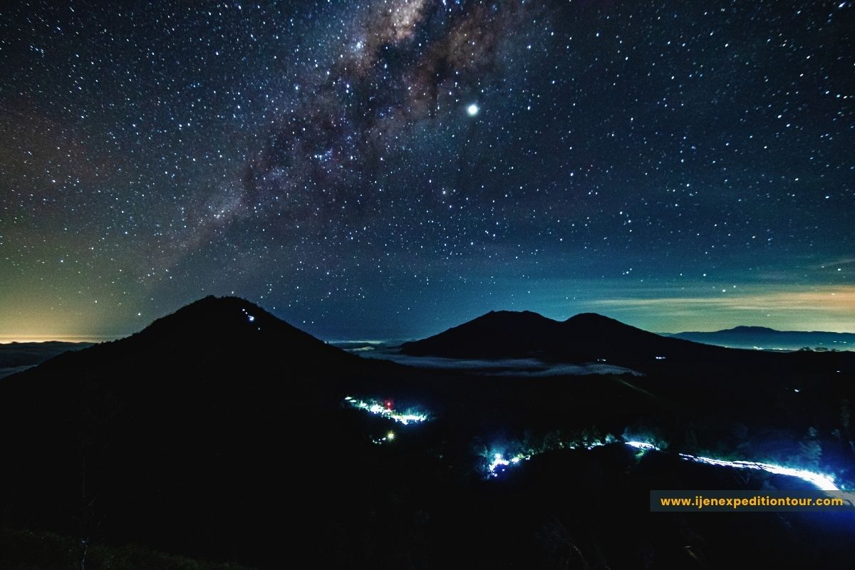 hiking trail from Paltuding basecamp to Mount Ijen crater