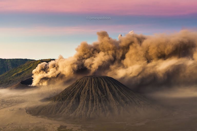 Mount Bromo eruption | Mount Bromo Active Volcano