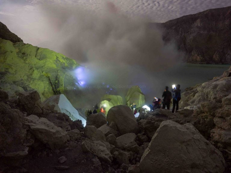 mount ijen blue fire