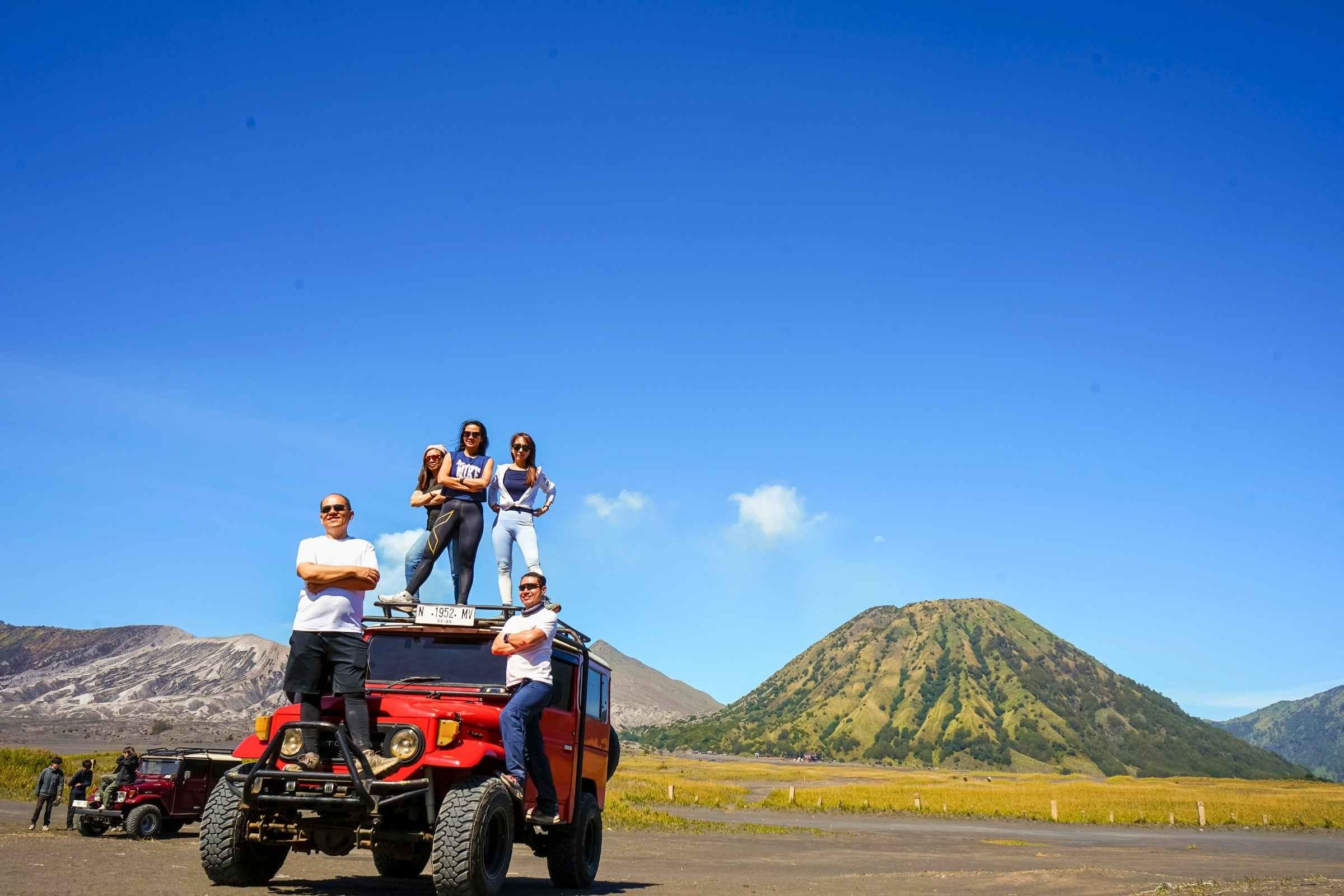 4WD jeep tour at Mount Bromo sunrise viewpoint