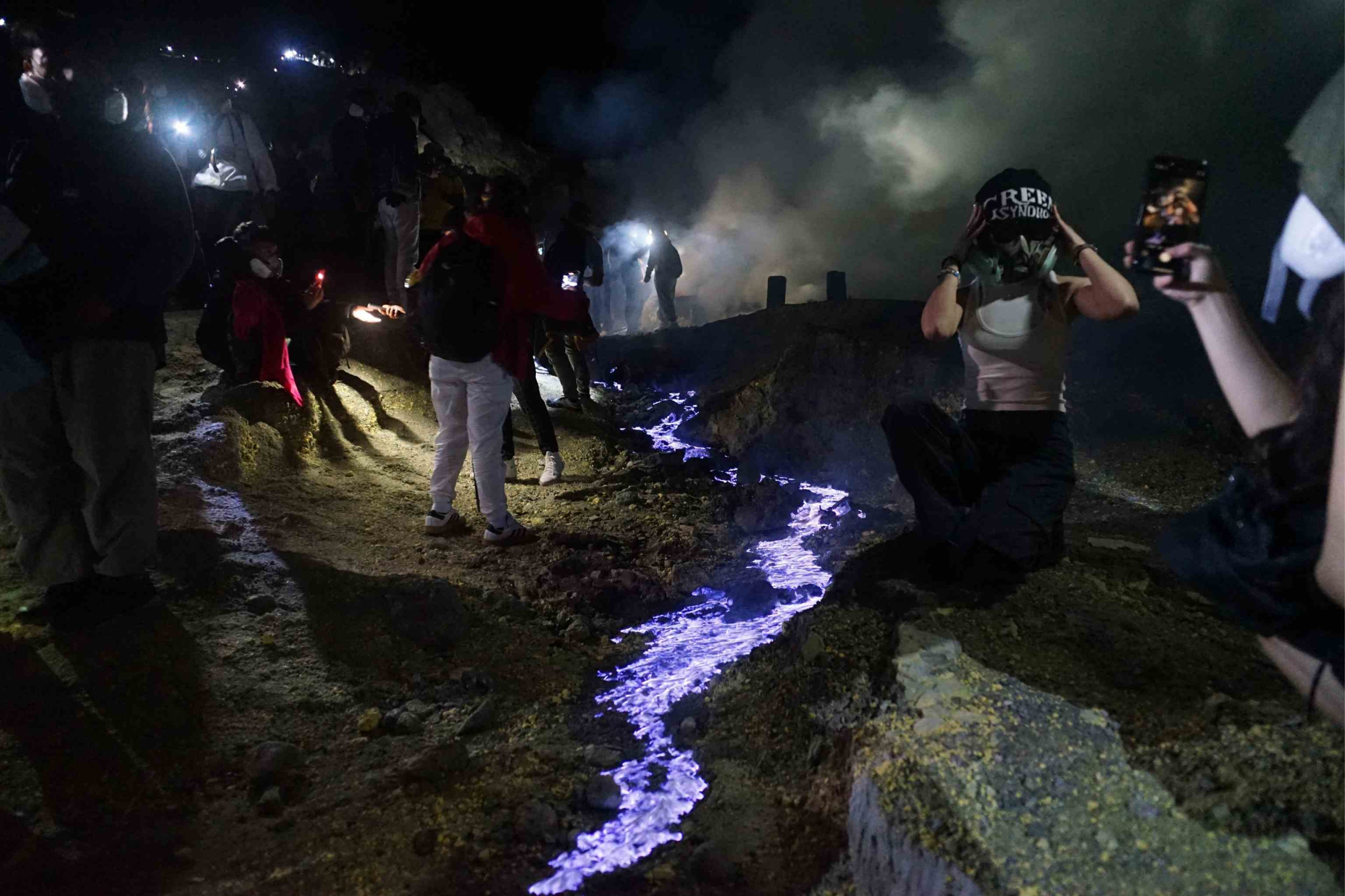 How to see blue fire in Ijen crater or Kawah Ijen