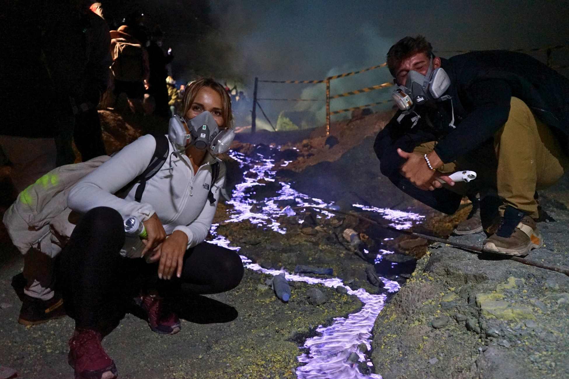 Gas mask preparation for Ijen Blue Fire tour