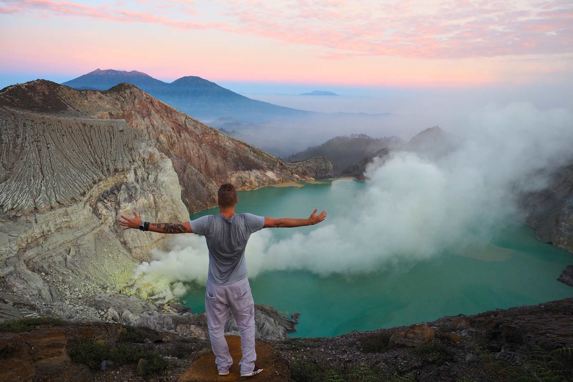 Sunrise at Ijen Crater rim during 2 days 1 night tour