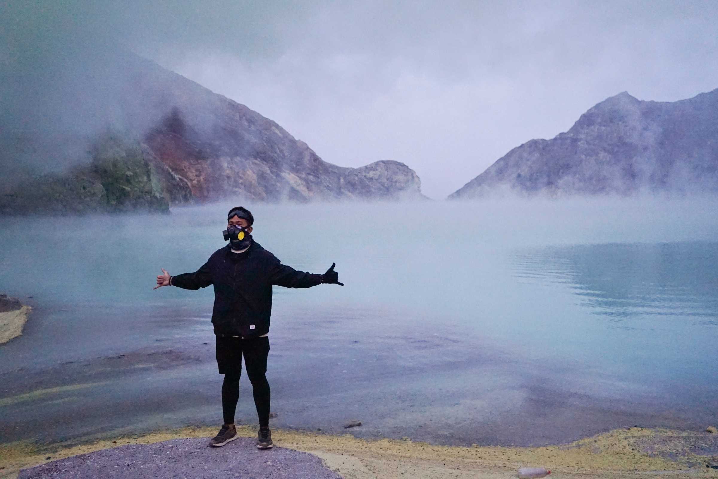 Licensed local guide preparing gas masks for Ijen midnight tour guests