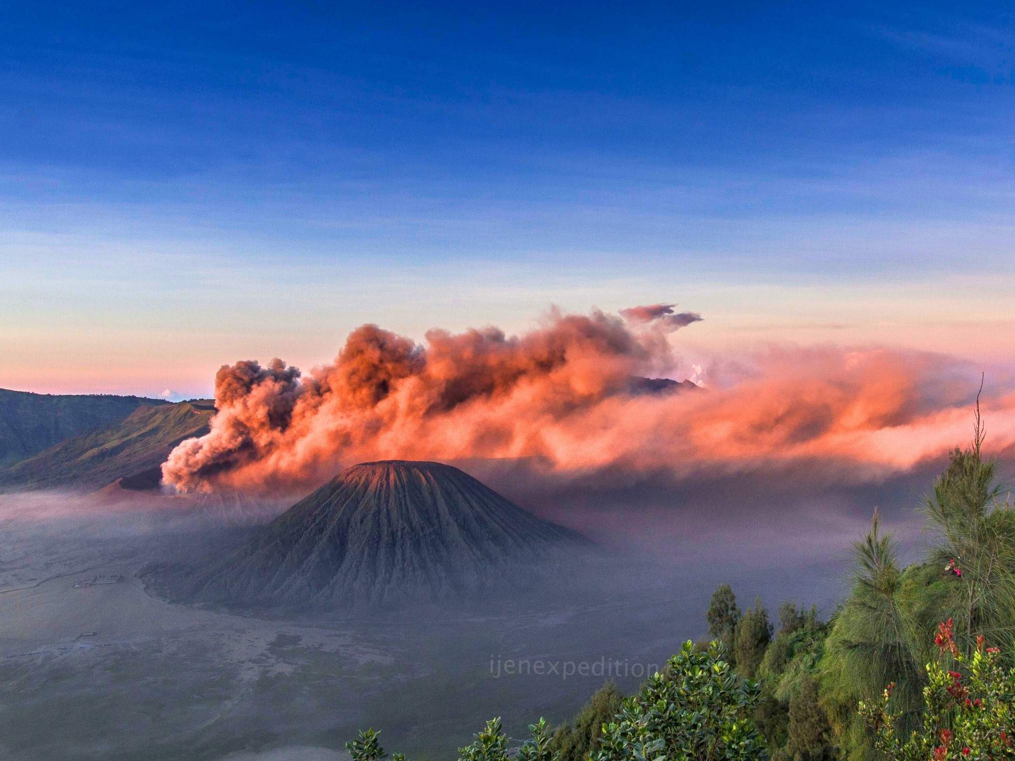 mount-bromo-sunrise-tour-east-java